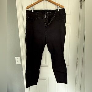 EUC Size 22R Torrid Black Jegging
